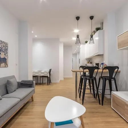 Gran Apto A 5 Min De Casco Viejo. Familias, Grupos